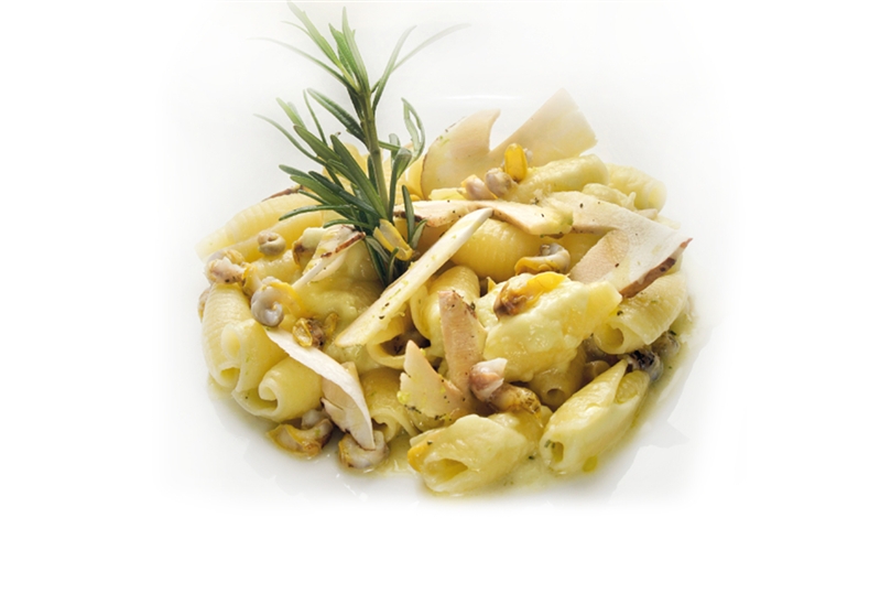 Maruzze e maruzzielli con porro ed insalatina di funghi porcini al lime